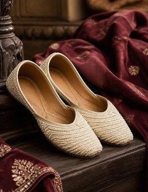 Pearl thread mojari and accessories